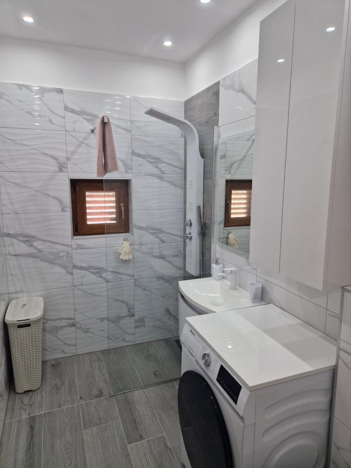Milmar Holiday home Draga Bascanska