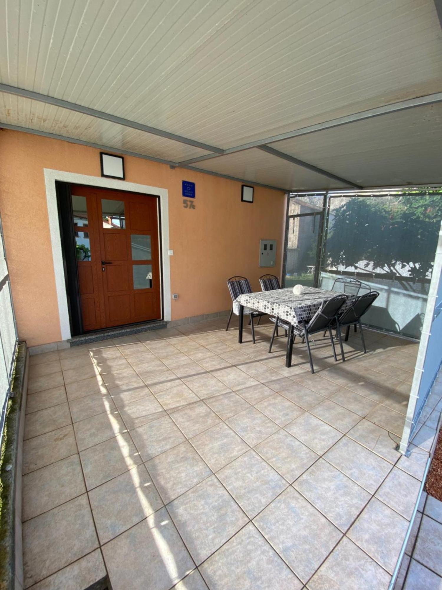 Milmar Holiday home Draga Bascanska
