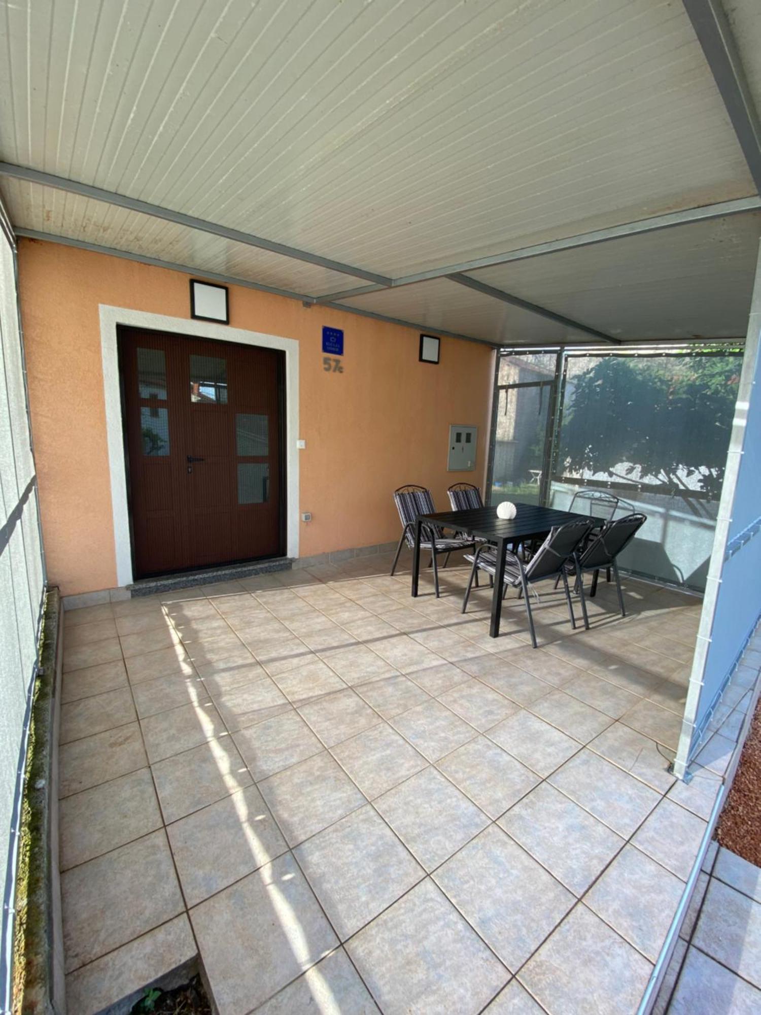 Milmar Holiday home Draga Bascanska